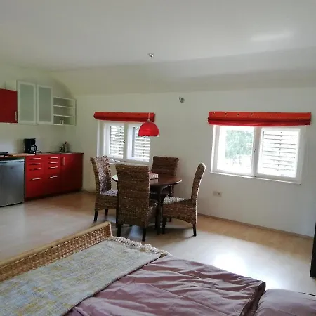 Waldhaus Pat Apartment Galambok